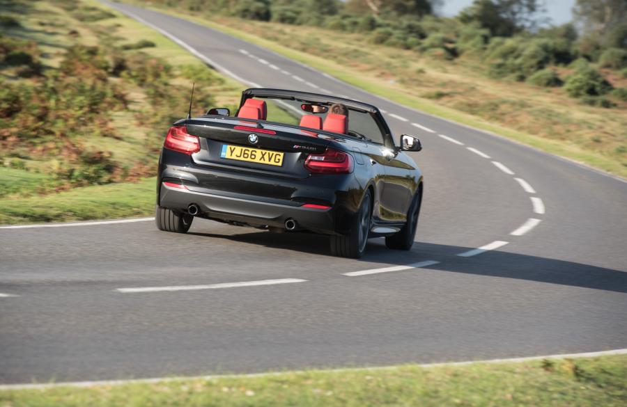 BMW M240i Convertible 2016 года  (UK) (фото 16 из 21)